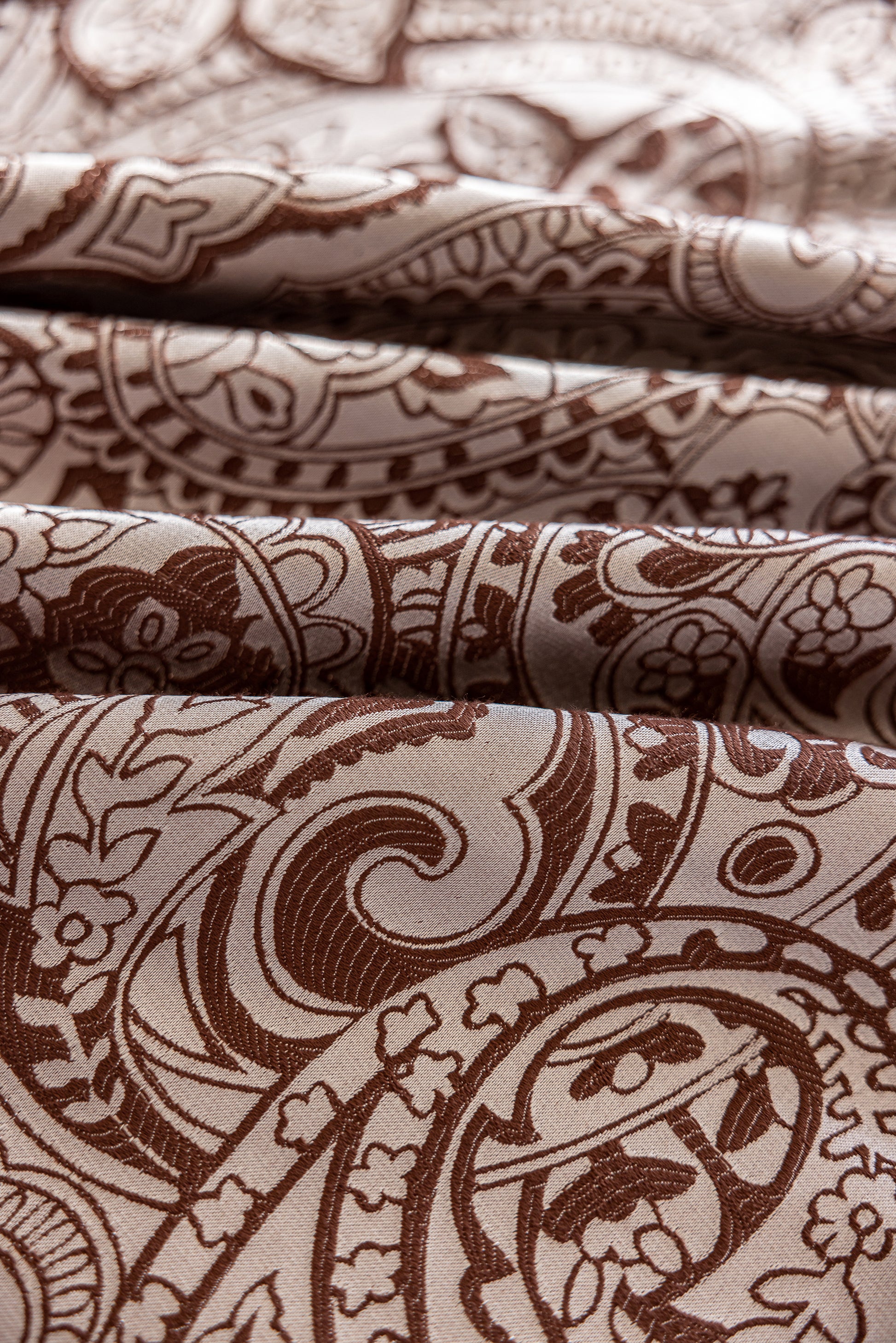 LaLuna Home Pearlescent  Jacquard  Tablecloth  -Coffee