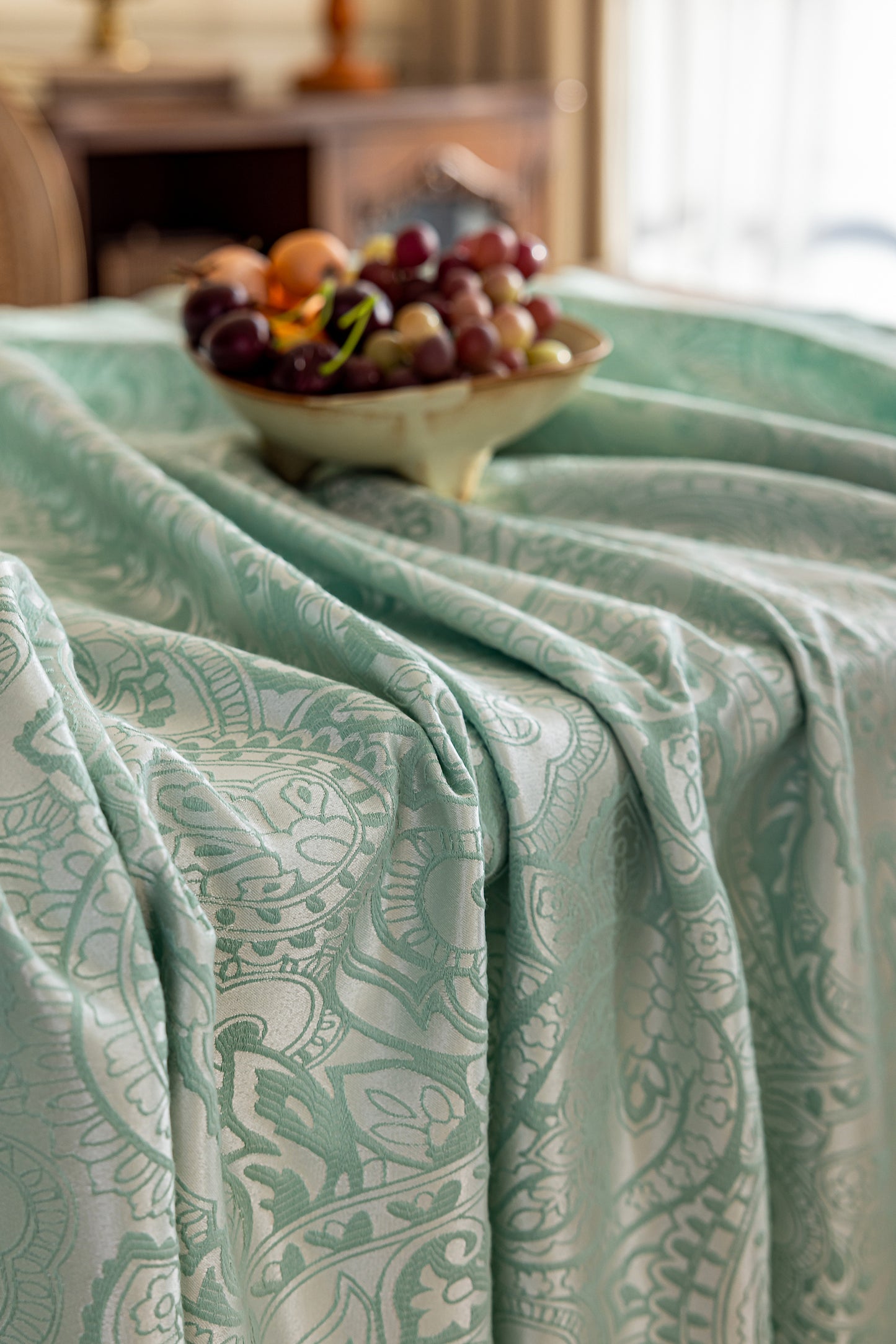 LaLuna Home Pearlescent  Jacquard  Tablecloth  - Green