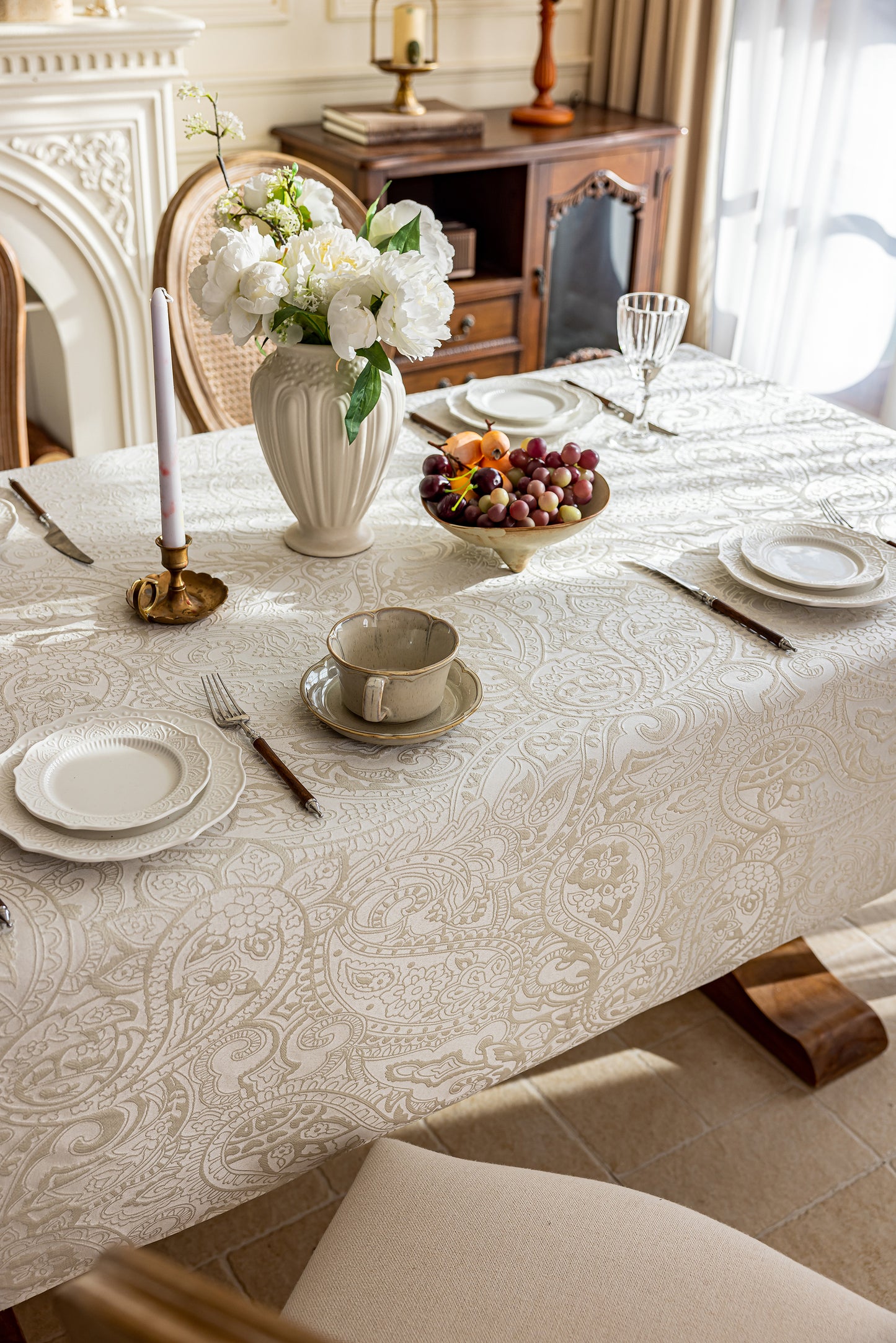 LaLuna Home Pearlescent  Jacquard  Tablecloth  - Ivory