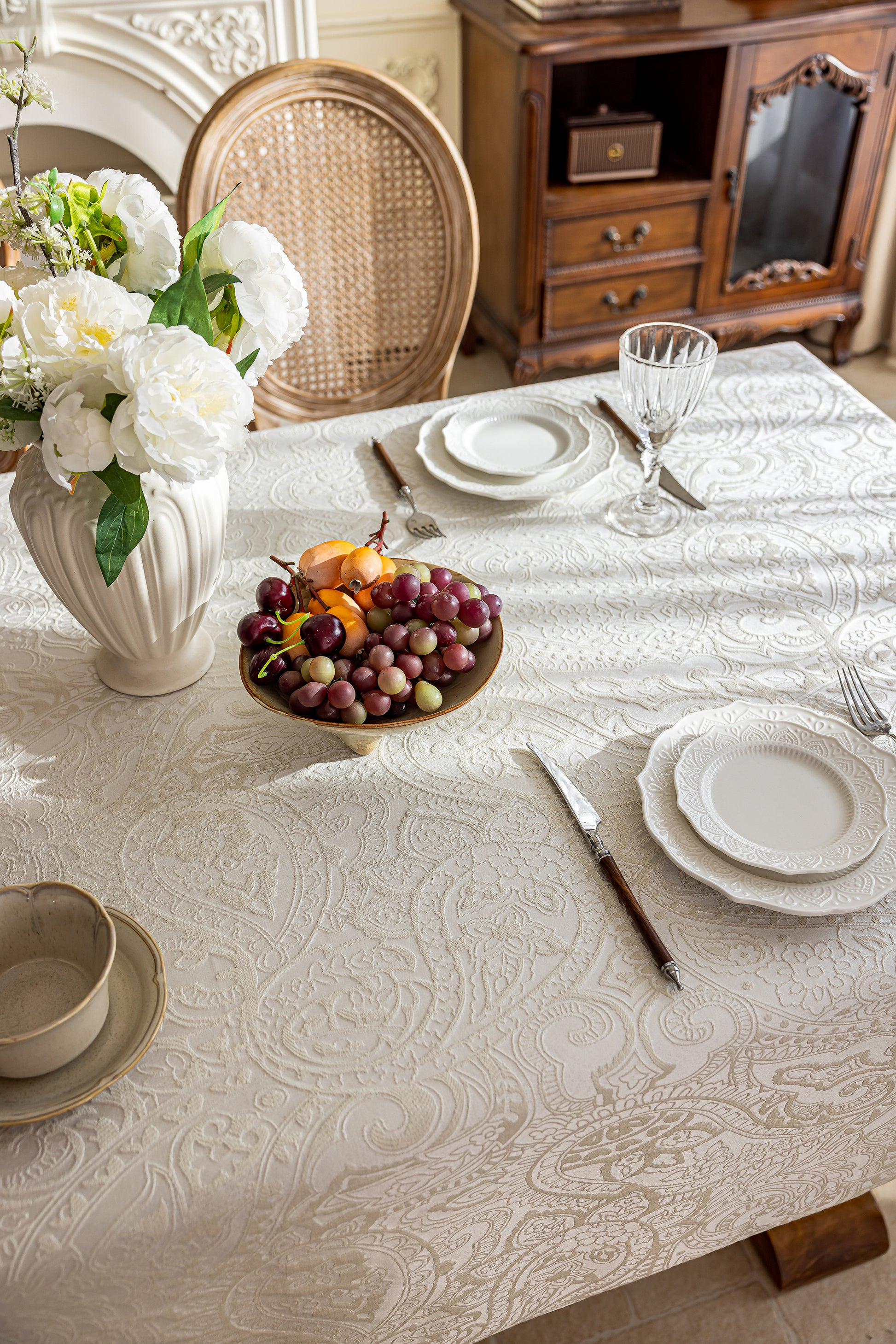 LaLuna Home Pearlescent  Jacquard  Tablecloth  - Ivory