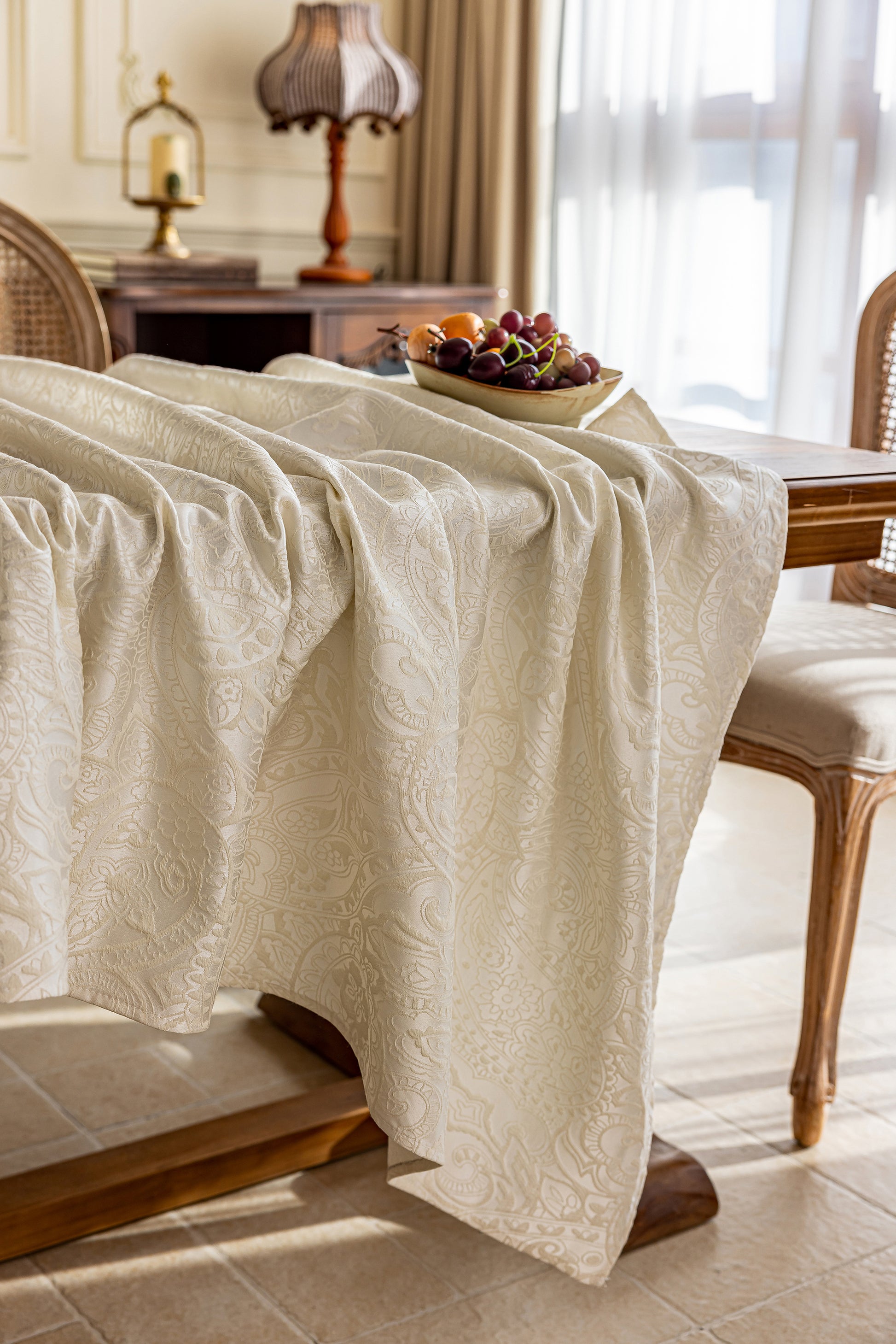 LaLuna Home Pearlescent  Jacquard  Tablecloth  - Ivory