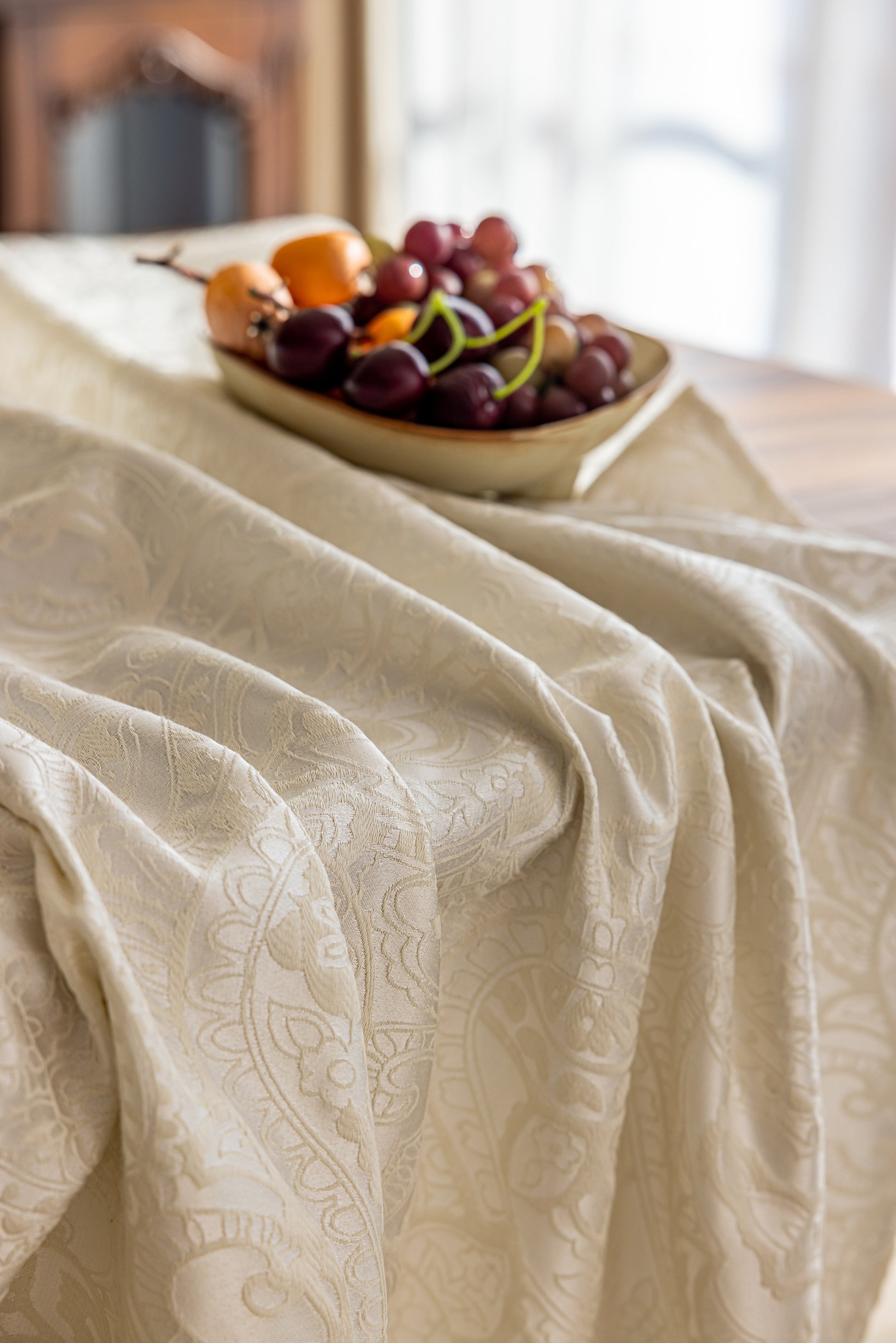 LaLuna Home Pearlescent  Jacquard  Tablecloth  - Ivory
