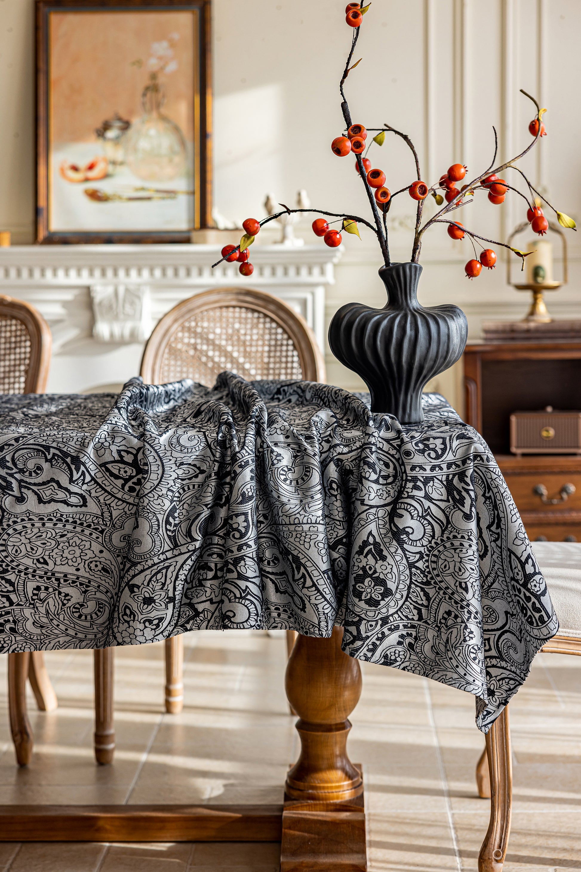 LaLuna Home Pearlescent  Jacquard  Tablecloth  - Black