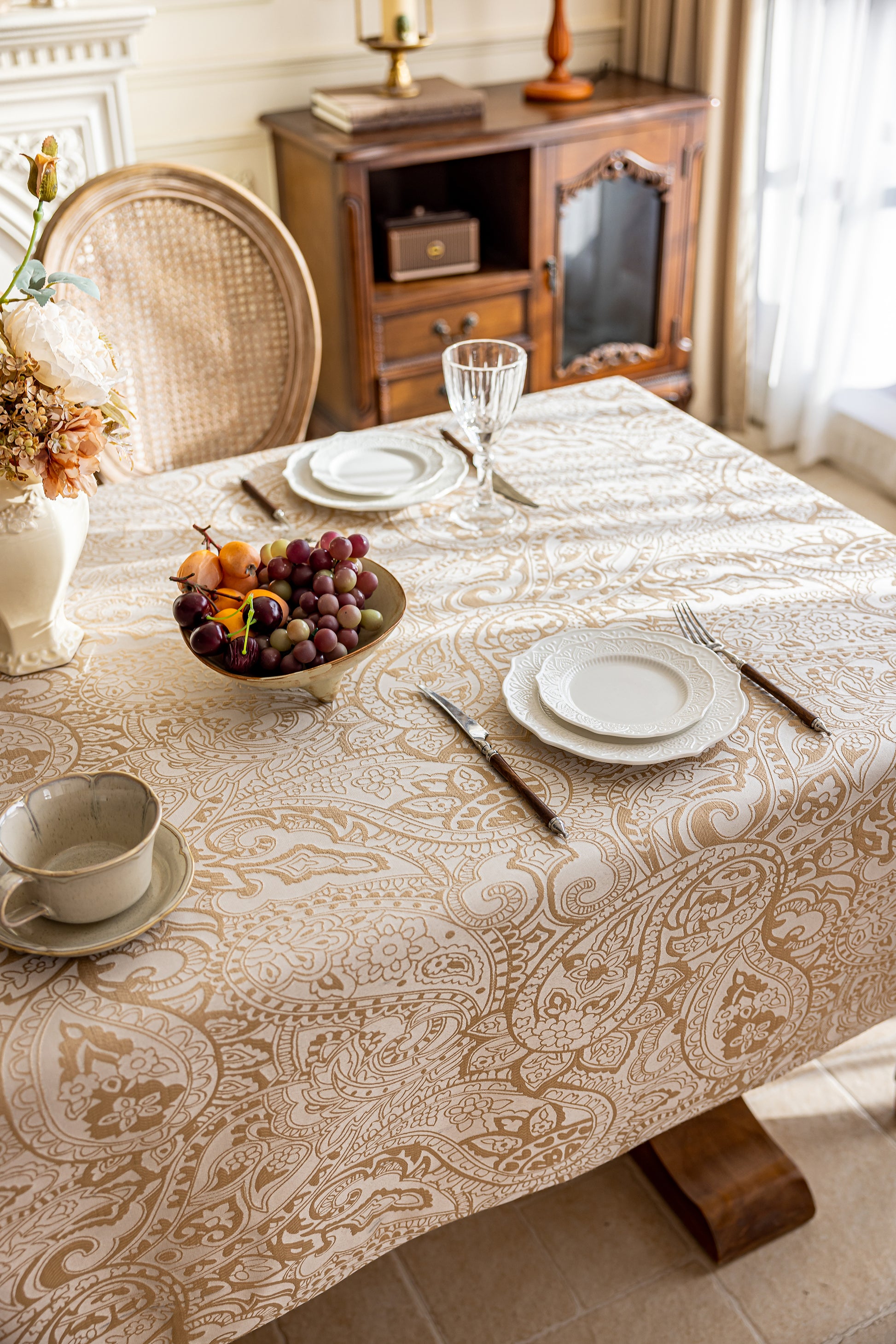 LaLuna Home Pearlescent  Jacquard  Tablecloth  - Beige
