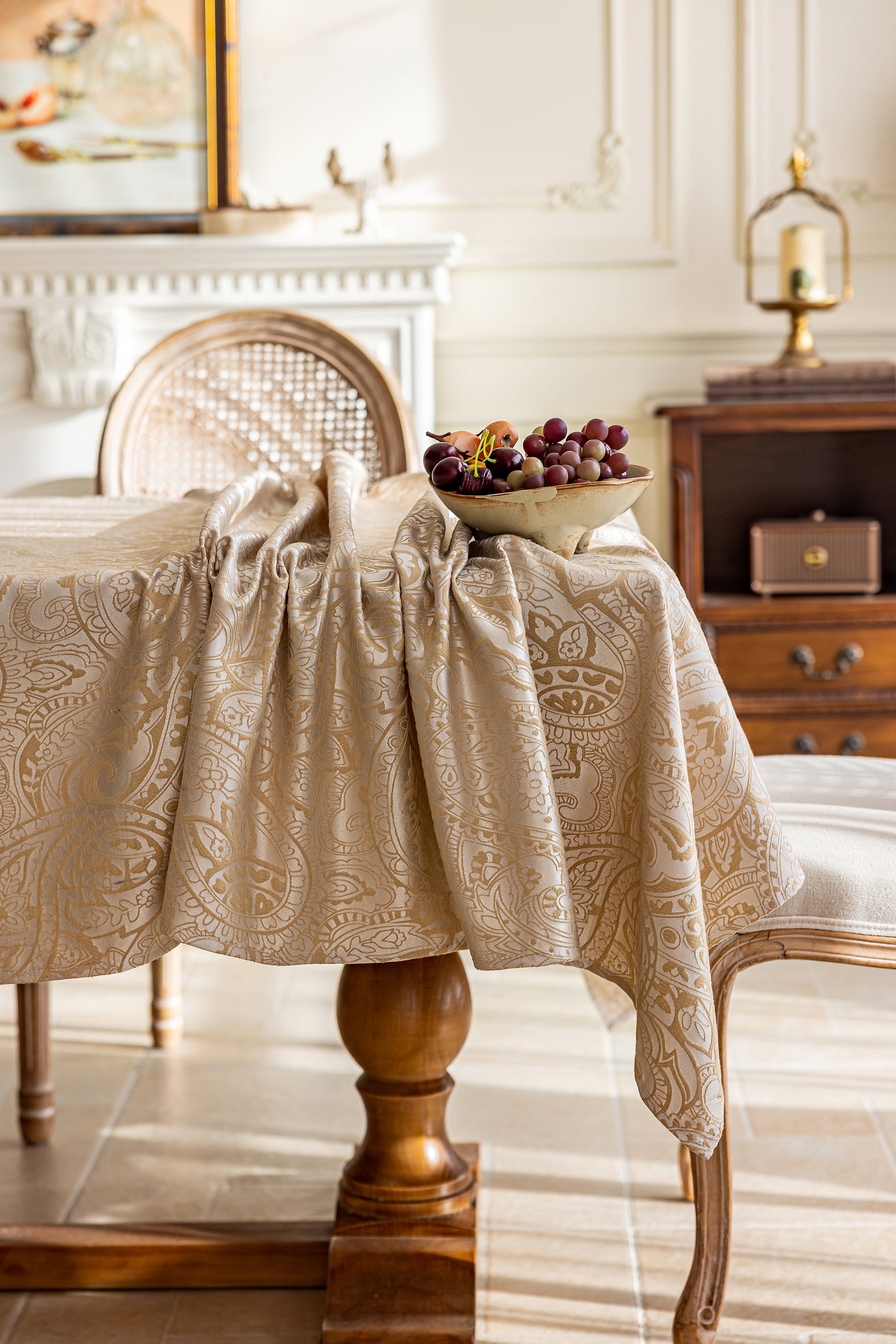 LaLuna Home Pearlescent  Jacquard  Tablecloth  - Beige