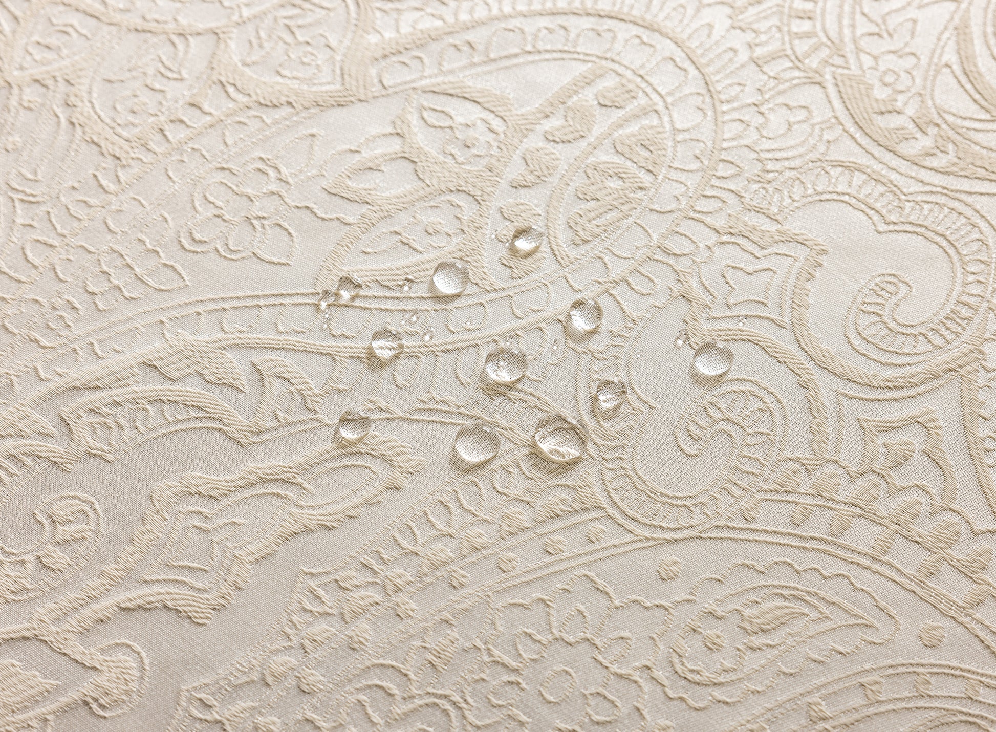 LaLuna Home Pearlescent  Jacquard  Tablecloth  - Ivory