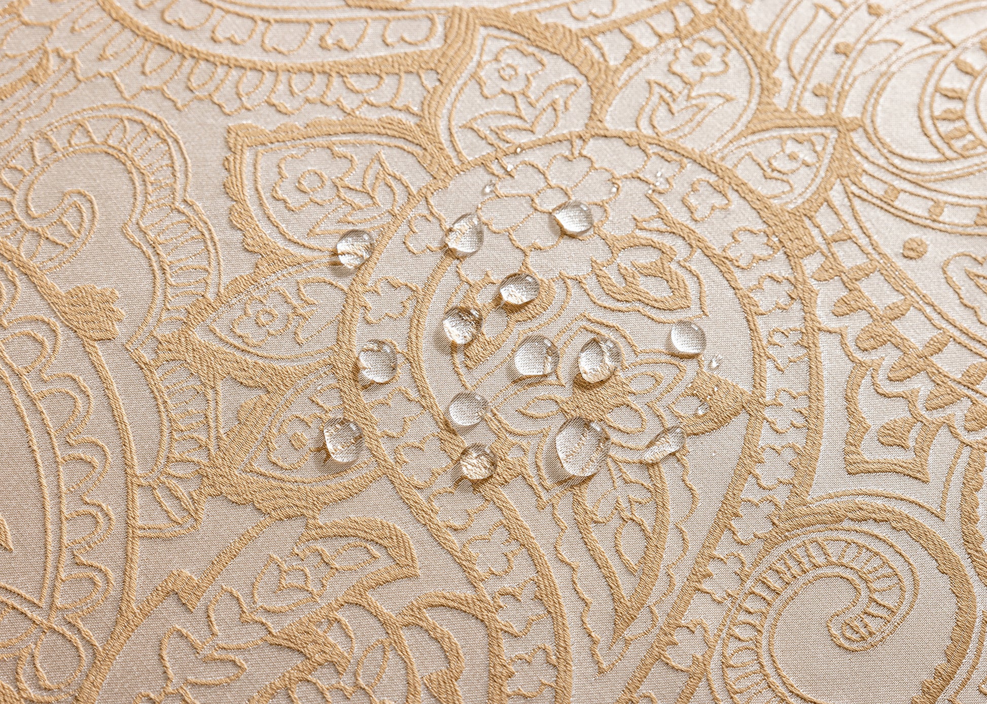 LaLuna Home Pearlescent  Jacquard  Tablecloth  - Beige