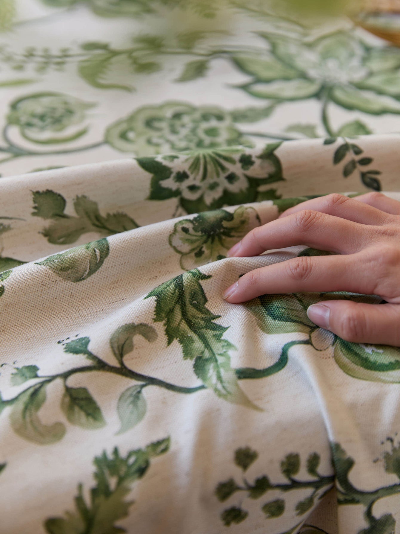 Chinoiserie Green Ruffle Spring Vines Pattern Round Tablecloth