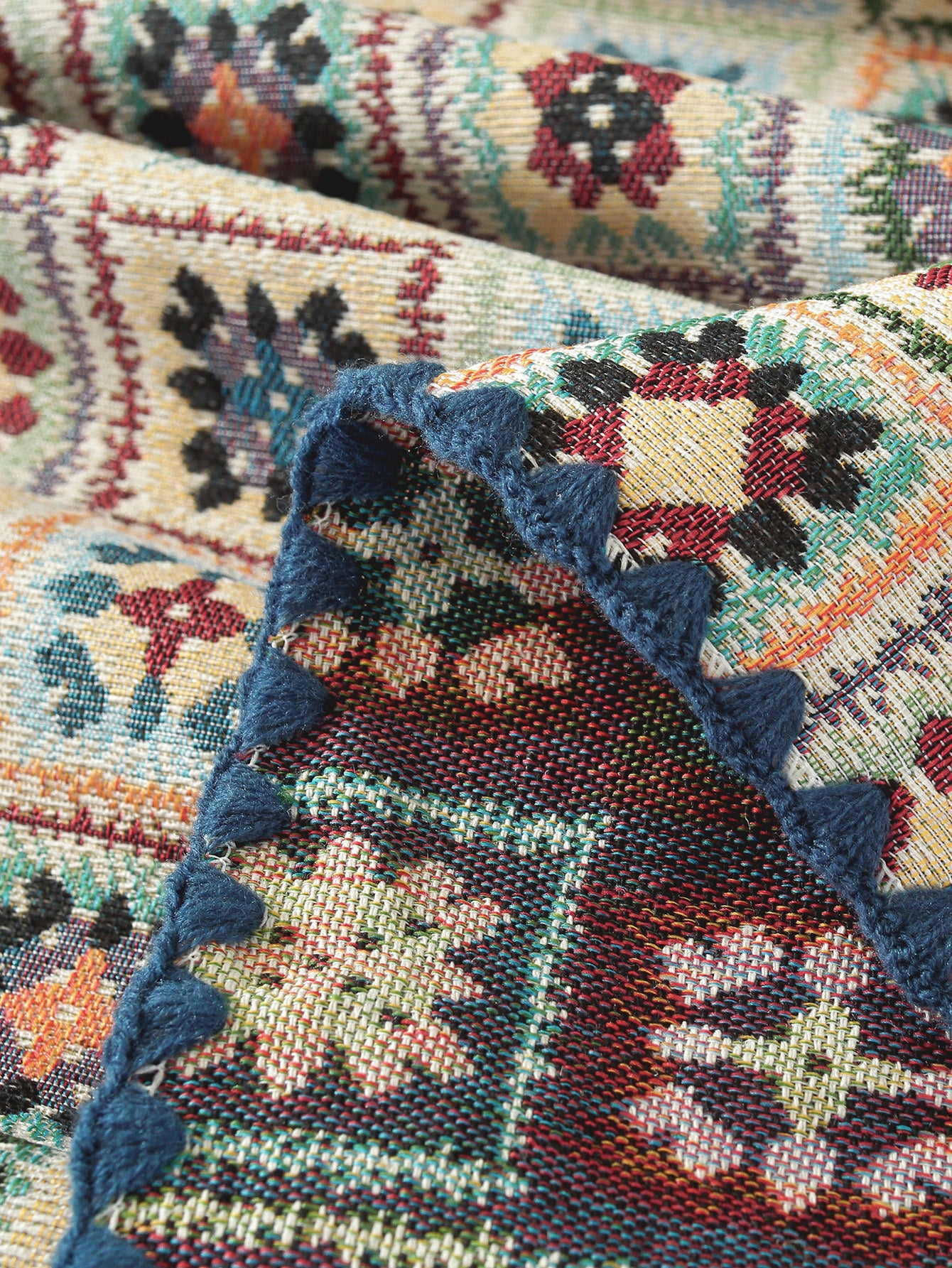 LaLuna Home Chunjiang Town Jacquard  Tablecloth with Shell Trim - Blue Crochet Pattern