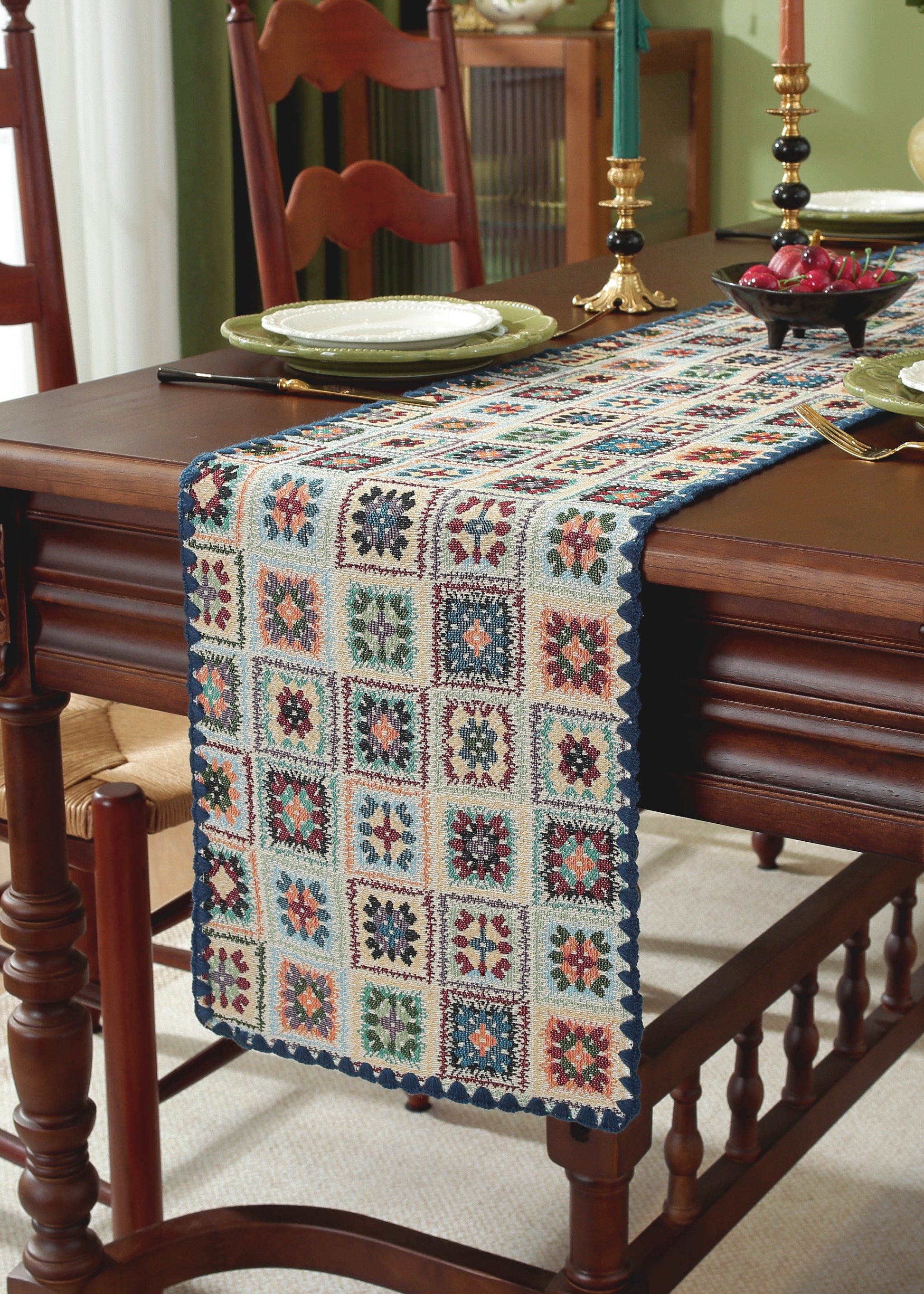 LaLuna Home Chunjiang Town Floral Jacquard Table Runner with Shell Trim - Blue Crochet Pattern 35*120cm / 14*47in