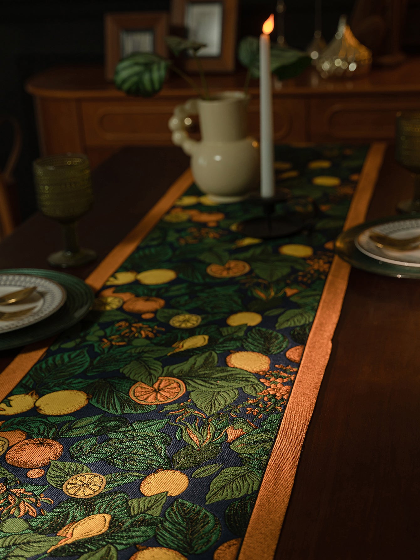 Vintage Lemon Vine Jacquard Table Runner with Tassels｜Stay in